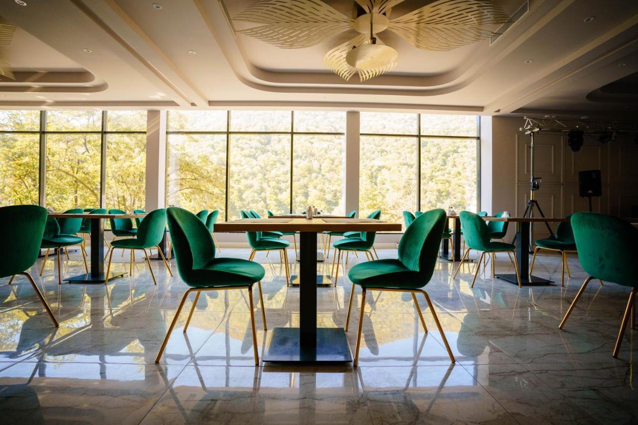 Bacolux Afrodita Resort&SPA, Herculane Băile Herculane Extérieur photo