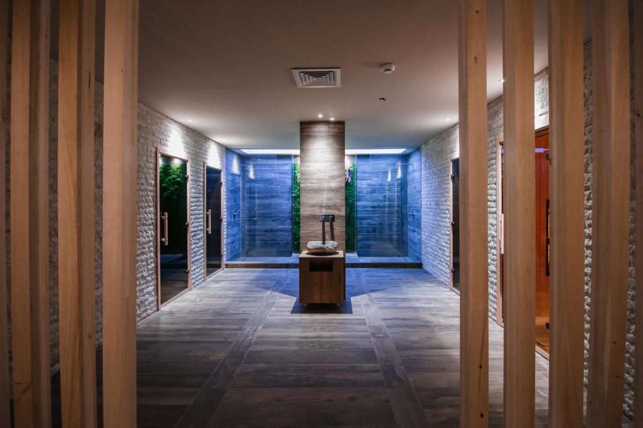 Bacolux Afrodita Resort&SPA, Herculane Băile Herculane Extérieur photo