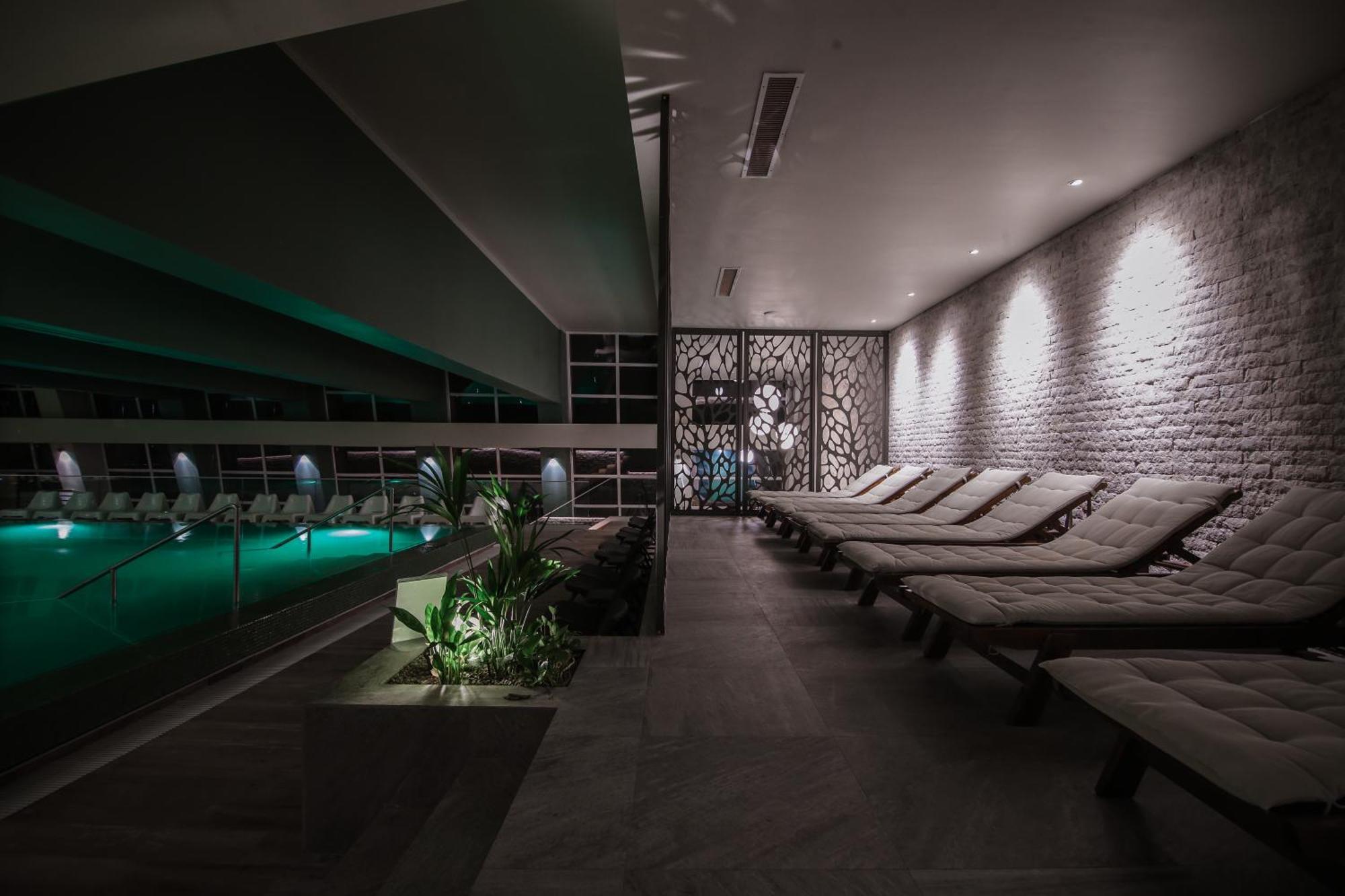 Bacolux Afrodita Resort&SPA, Herculane Băile Herculane Extérieur photo