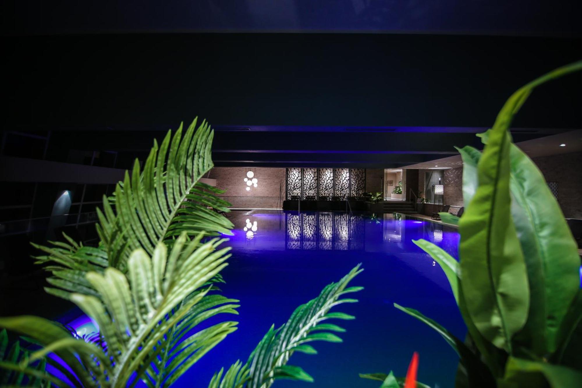 Bacolux Afrodita Resort&SPA, Herculane Băile Herculane Extérieur photo