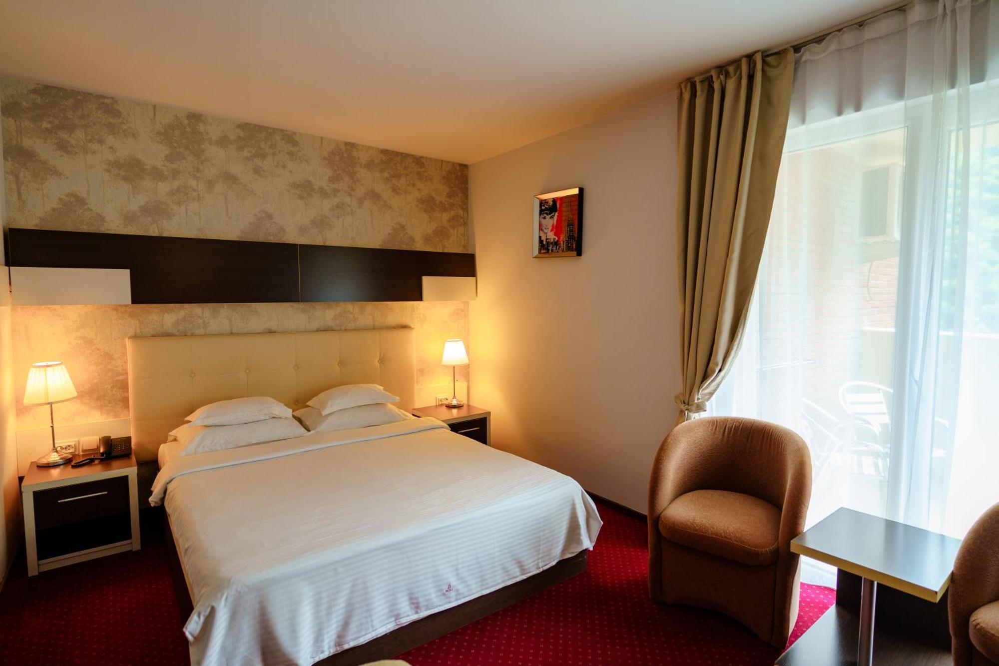 Bacolux Afrodita Resort&SPA, Herculane Băile Herculane Extérieur photo