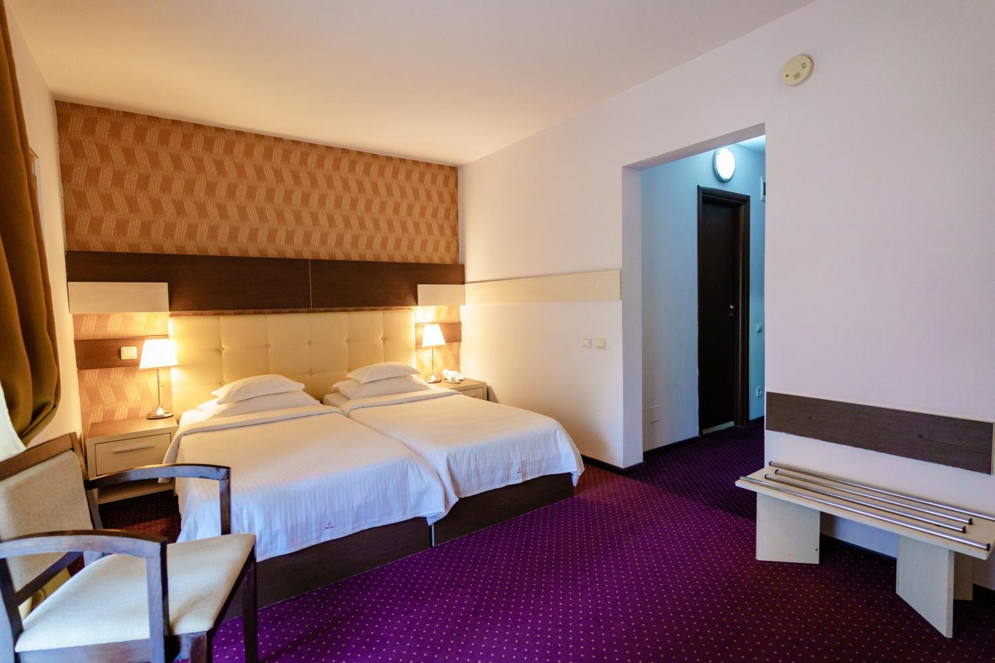 Bacolux Afrodita Resort&SPA, Herculane Băile Herculane Extérieur photo