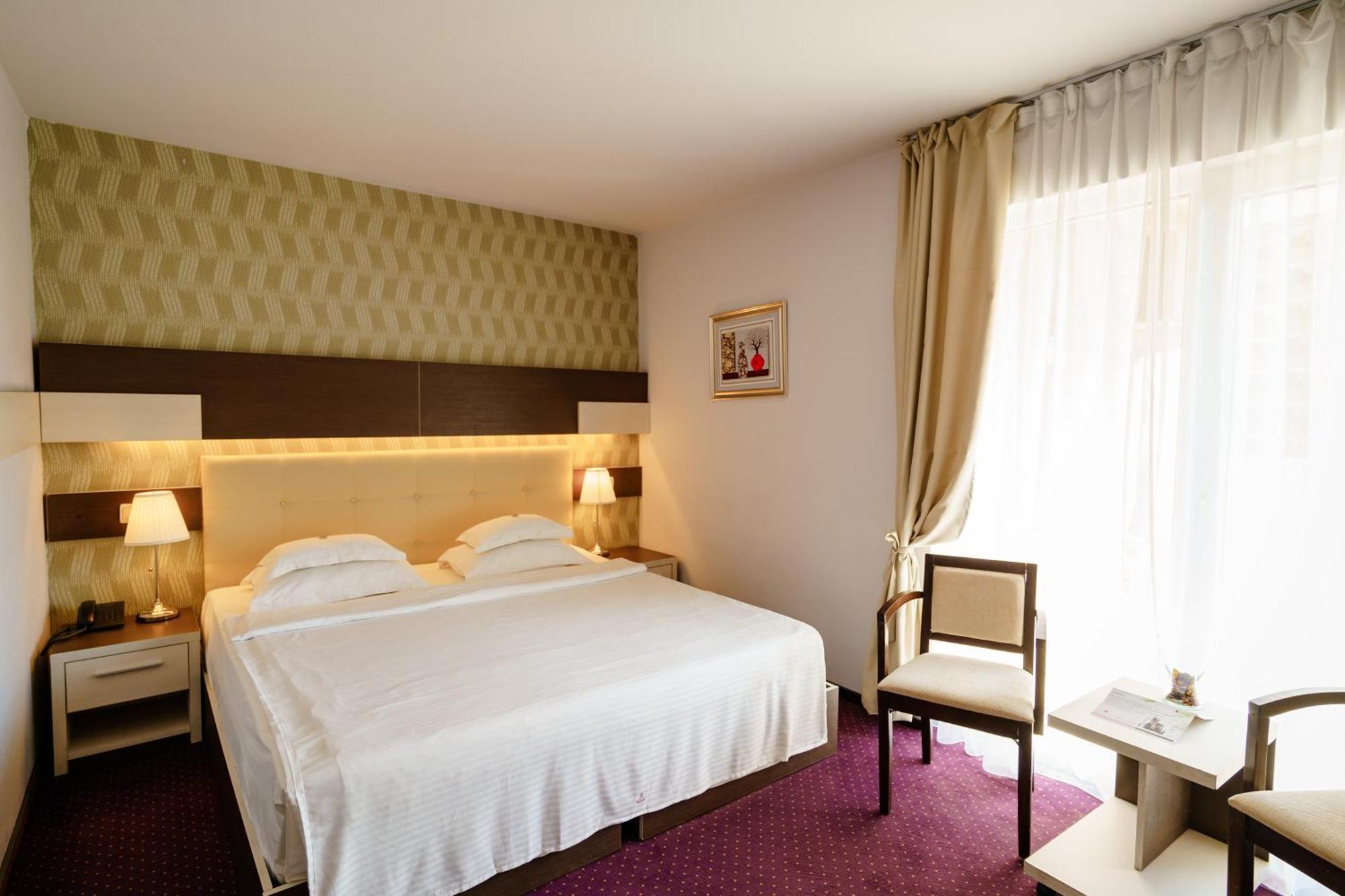 Bacolux Afrodita Resort&SPA, Herculane Băile Herculane Extérieur photo