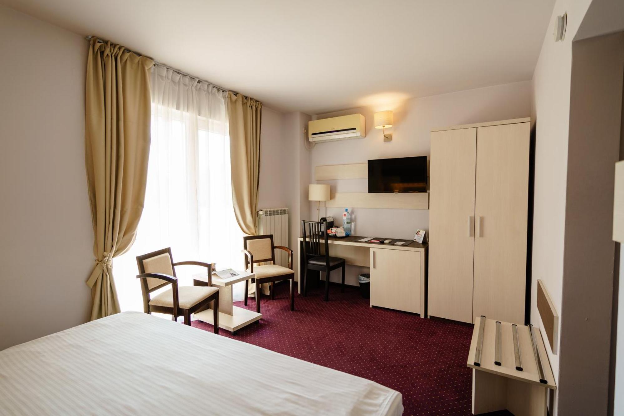 Bacolux Afrodita Resort&SPA, Herculane Băile Herculane Extérieur photo