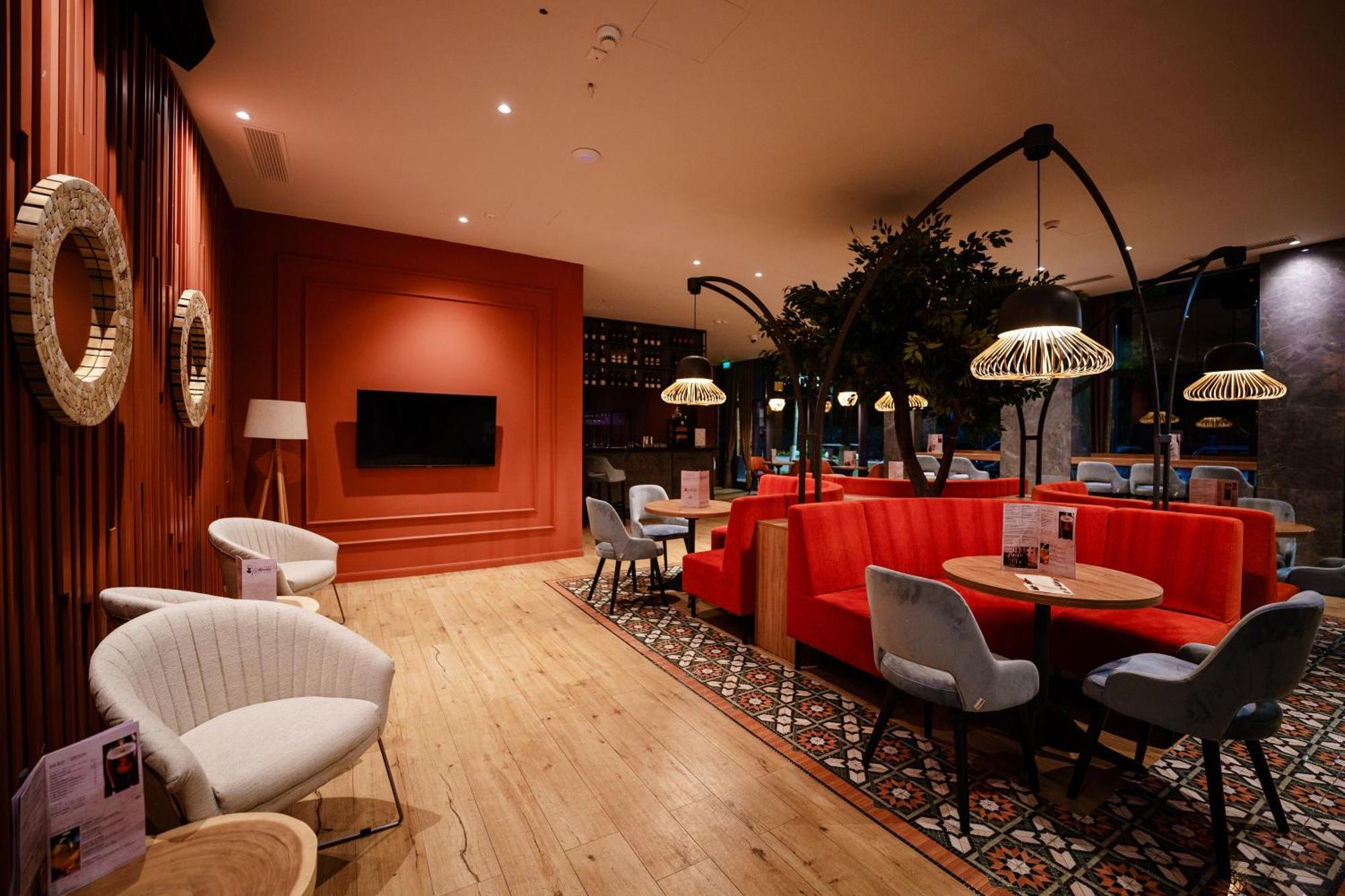 Bacolux Afrodita Resort&SPA, Herculane Băile Herculane Extérieur photo